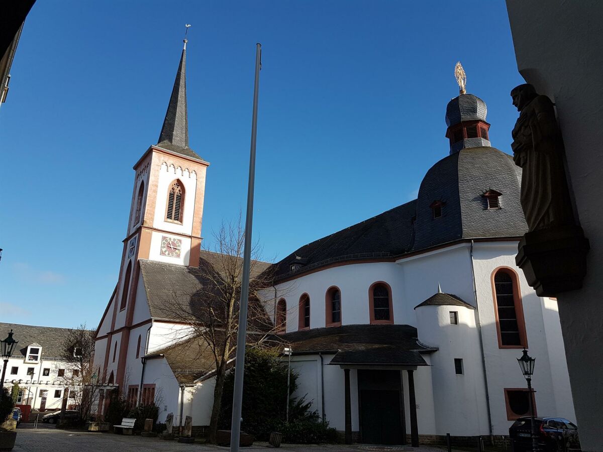 Bergauf die Liebfrauenkirche, sehenswertes Gebäude