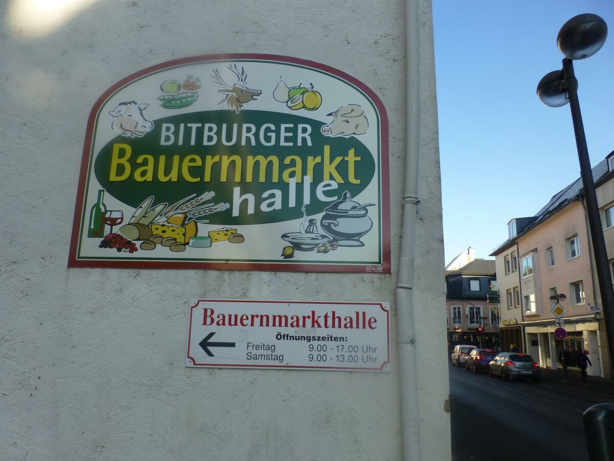 100 m vom Haus, "Bauernmarkt" Freitag und Samstag