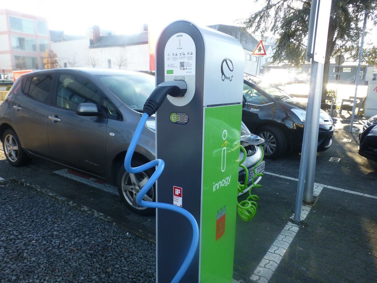 nächstgelegene E-Tankstelle Bedaplatz für 2 Autos