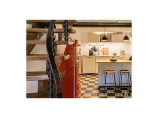 Küche - Treppenaufstieg in die 1. Etage