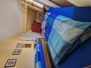 Schlafzimmer mit Babybett