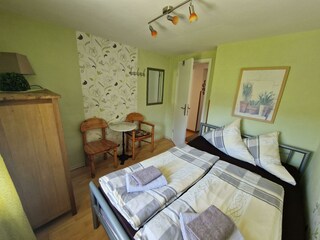 20250411_Schlafzimmer_1