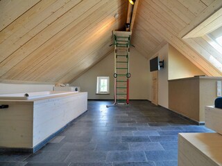 Fitnessraum mit Badewanne