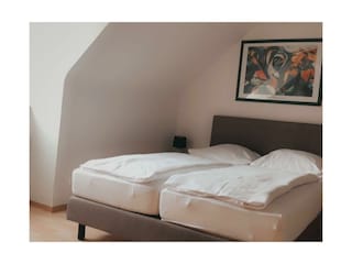 Schlafzimmer mit Doppelbett