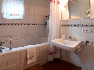 Wohnung Larix, Bad 1