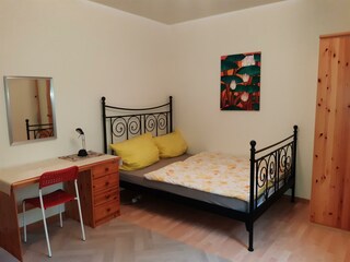 Fewo Tal Zweibettzimmer 1