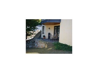 Terrasse und Eingang