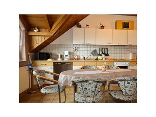Küche mit Esstisch Wohnung 1 ( 5 Bett )