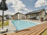 Ferienhaus mit Pool und Poolhaus