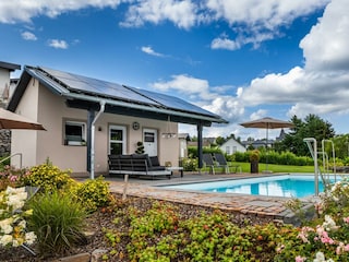 Poolhaus mit Pool und Sauna