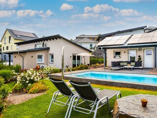 eifelia-Ferienäuser mit Pool und Poolhaus