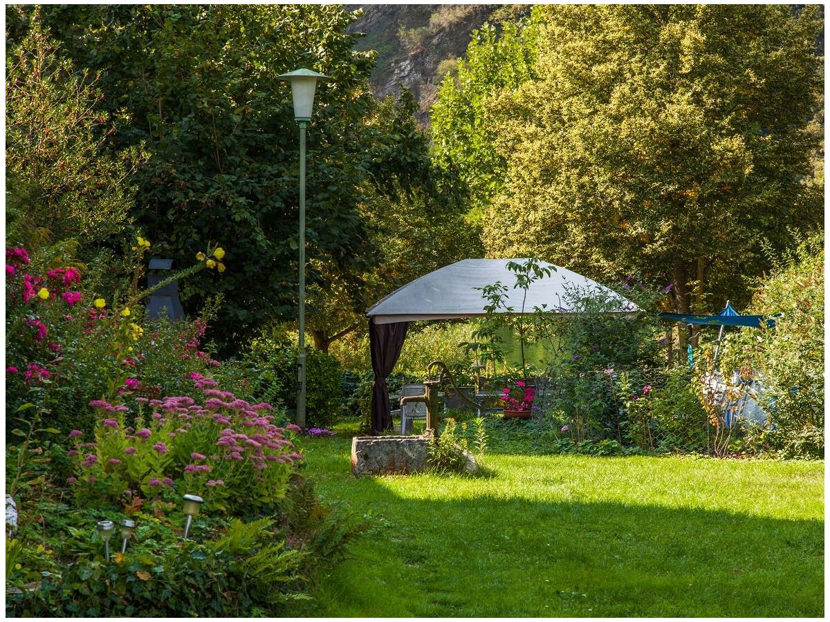 Garten mit Sitzplatz zur Mosel