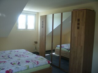 Blick ins Schlafzimmer_eins (2)