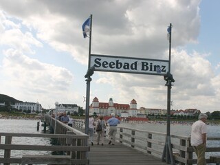 Blick von der Seebrücke zum Kurhaus