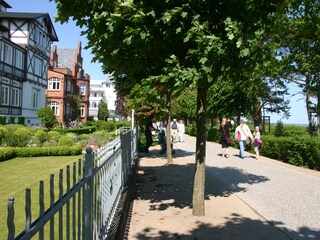 Binzer Strandpromenade: Bäderstil und Meer