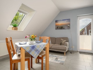 Wohnzimmer mit Ausgang zur Dachterrasse