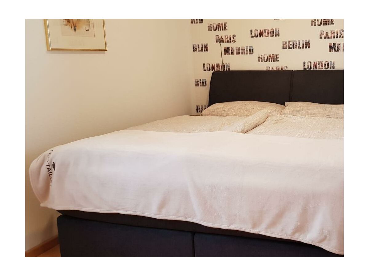 Schlafzimmer II - Boxspringbett 1,40 m