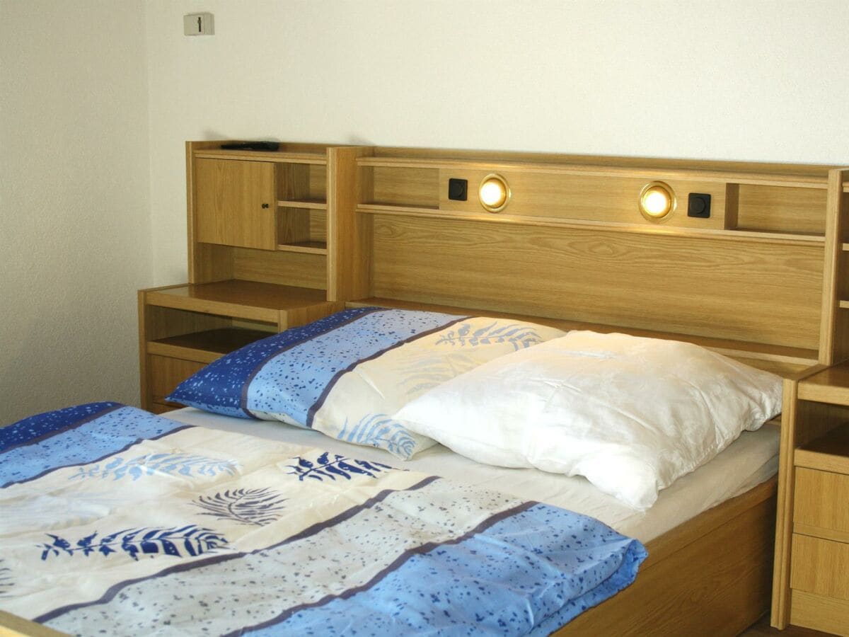 Schlafzimmer 1