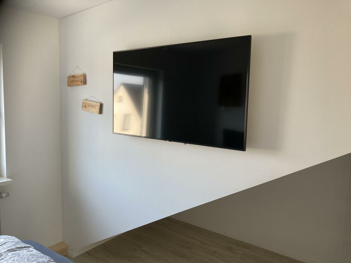 Fernseher Schlafzimmer 2