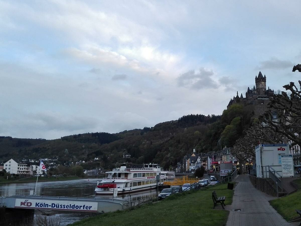 Cochem mit Reichsburg 1350x900