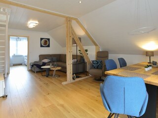 Blick in den Wohn- und Essbereich