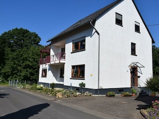 Hausansicht mit Eingang