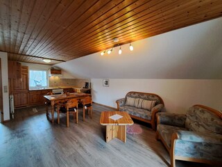 Wohnzimmer mit Essecke