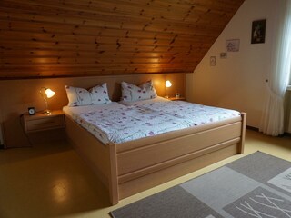 Schlafzimmer 2