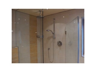 Dusche in der Ferienwohnung Reimair