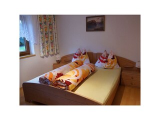 Schlafzimmer in der Ferienwohnung Reimair Tulfes