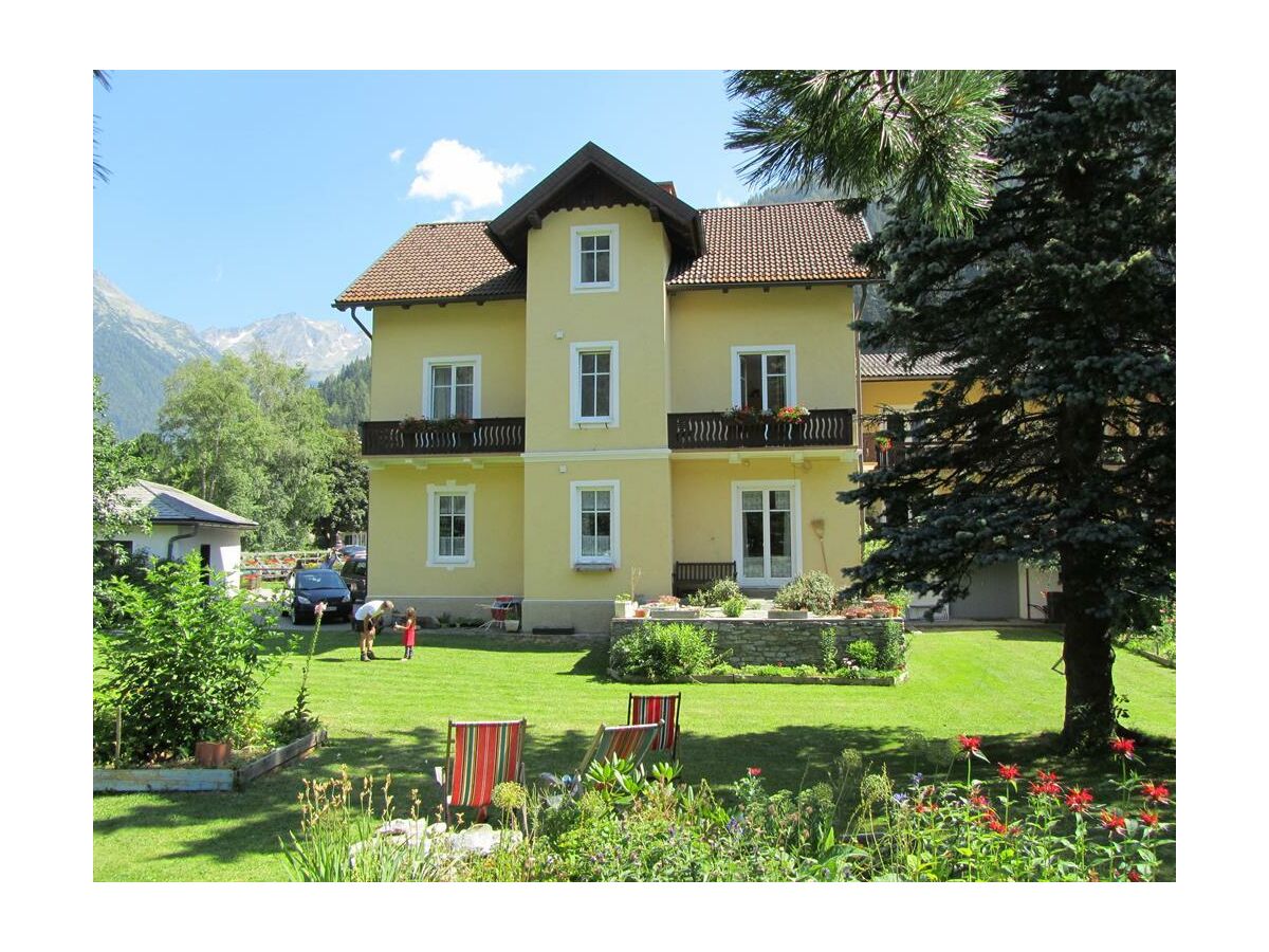 Villa Talheim im Sommer