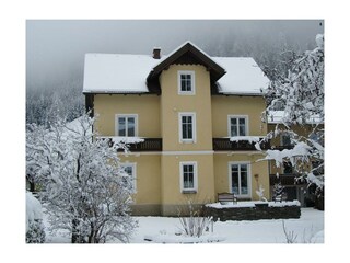 eine verschneite Villa Talheim