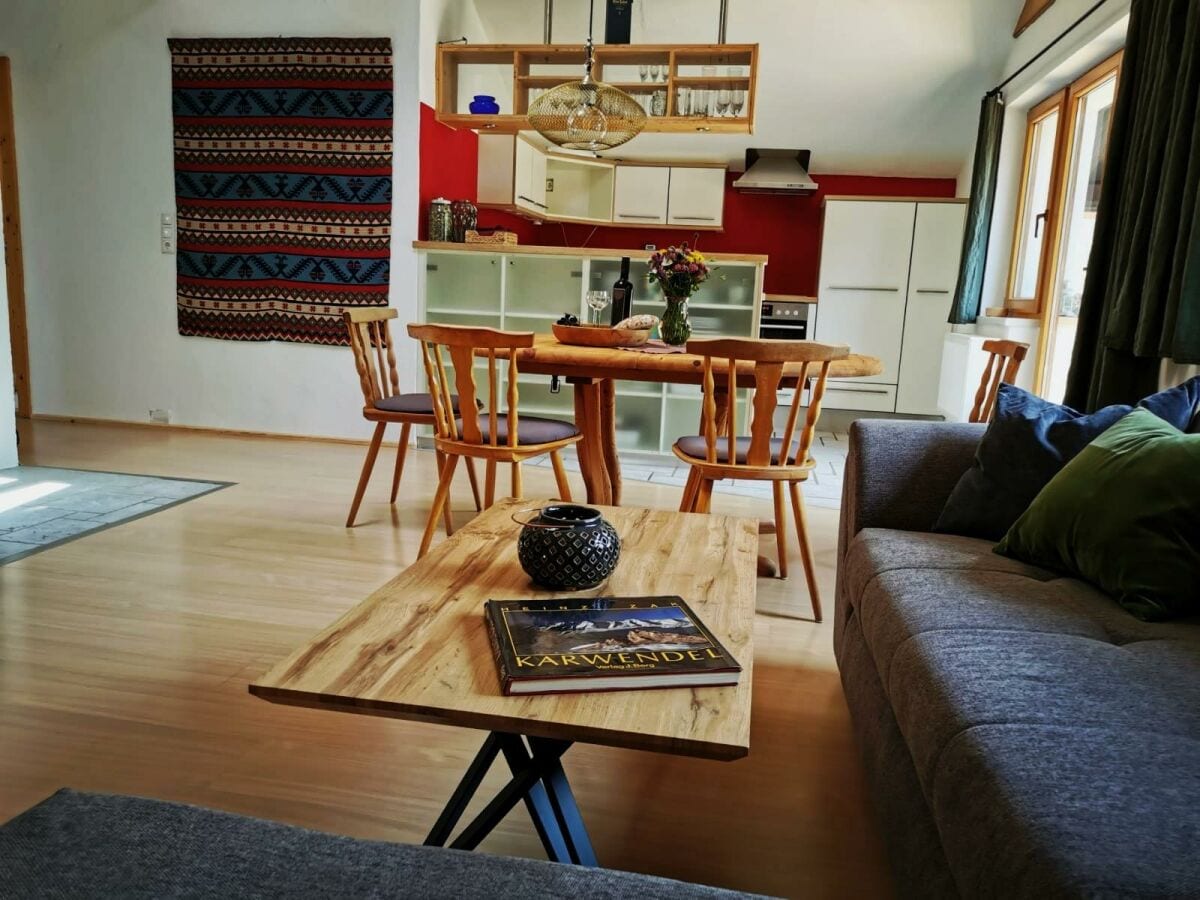 Wohnzimmer_Blick_Auf_Küche