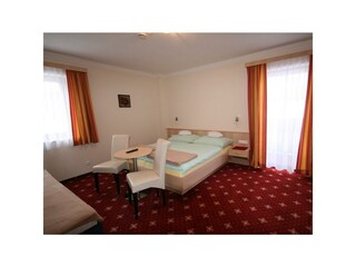 Pension Thorerhof_Dreibettzimmer im Zubau (1)