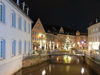 im Sommer Eis, im Winter Glühwein am Wasserfall