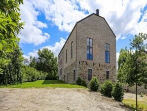 Gîte Magnifique demeure aux vastes pièces dans une campagne verdoyante - Beauraing - image1