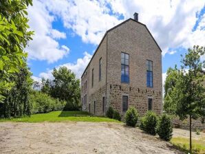 Cottage Splendid Mansion in Wancennes with Roofed Terrace - Beauraing - image1