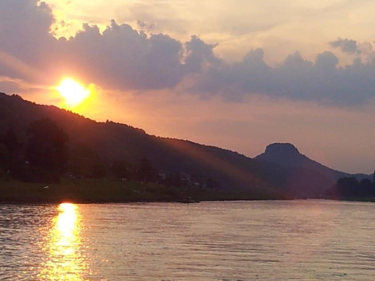 Sonnenuntergang auf der Elbe