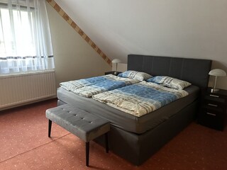Schlafzimmer 1