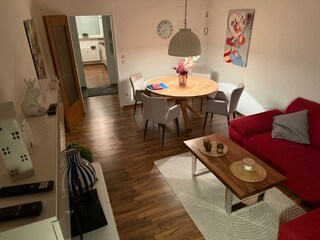 Wohnzimmer mit Essbereich