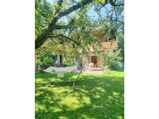 Sommer - Sonne - Terrasse - Garten - Hängematte - Bäume