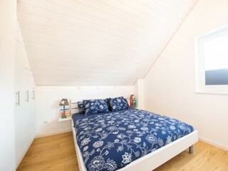 ... gelangen Sie in die Schlafzimmer mit Doppelbetten.