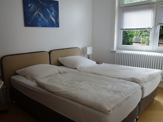 1. Schlafzimmer EG, Boxspringbett 2x2 m