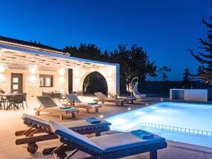 Maison de vacances Villa de luxe piscine privée dans un paysage magnifique et des vues à couper le souffle - Vrises - image1