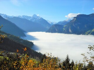 herrliche Herbststimmung mit Talnebel