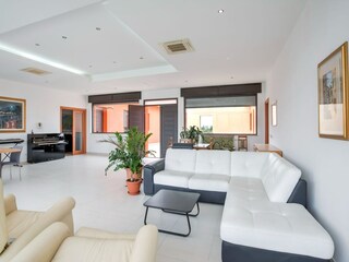 Villa Solarino Features 28