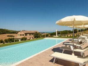 Geräumiges Ferienhaus in Fermo mit Pool - Fermo (Stadt) - image1