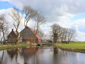 Holiday house Schönes Bauernhaus mit Steg und Whirlpool - Leeuwarden - image1