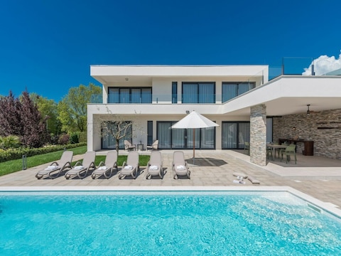 Maison de vacances Villa à Novigrad avec piscine et vue sur mer