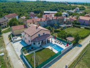 Holiday house Holiday Home in Brtonigla with Private Pool - Brtonigla - image1